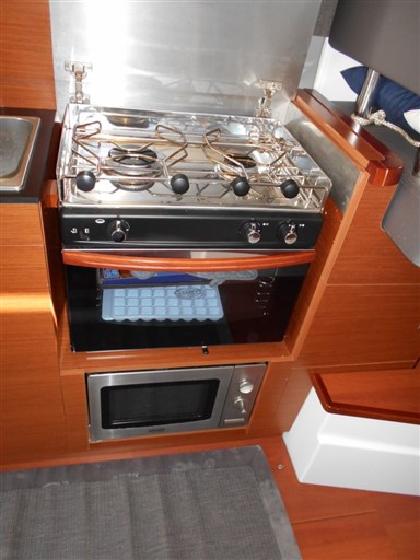 Jeanneau NC 9 15