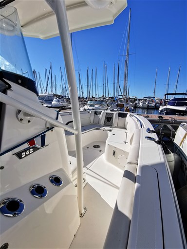 Wellcraft Marine 242 Fisherman 6
