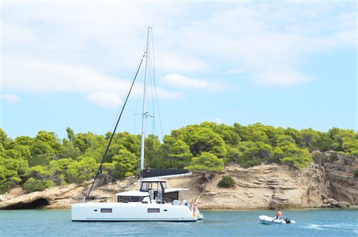 Lagoon 42