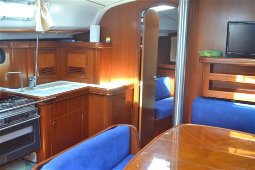 Beneteau Oceanis 411 10