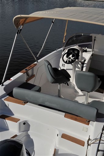B2 Marine Cap Ferret 652 8
