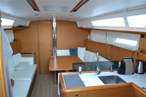 Jeanneau Sun Odyssey 379 3