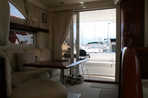 Fairline PHANTOM 38 11