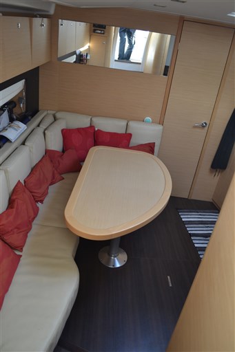 Beneteau MONTECARLO 37 OPEN 9