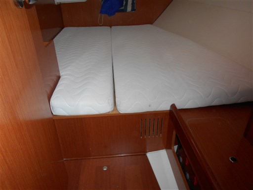 Beneteau OCEANIS 37 9