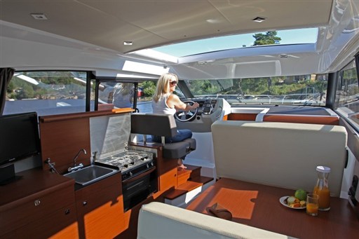 Jeanneau NC 9 10