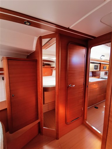 Dufour Yachts 450 Grand Large 9