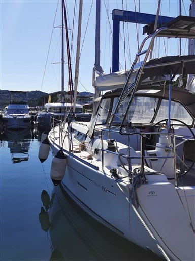 Dufour Yachts 450 Grand Large