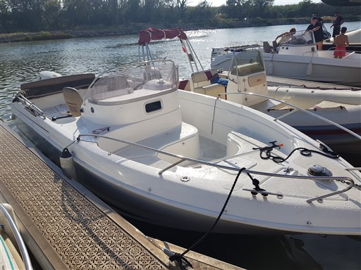 B2 Marine Cap Ferret 652 7
