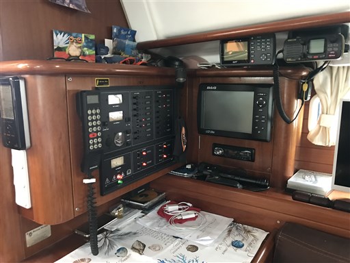 Beneteau Oceanis 411 3