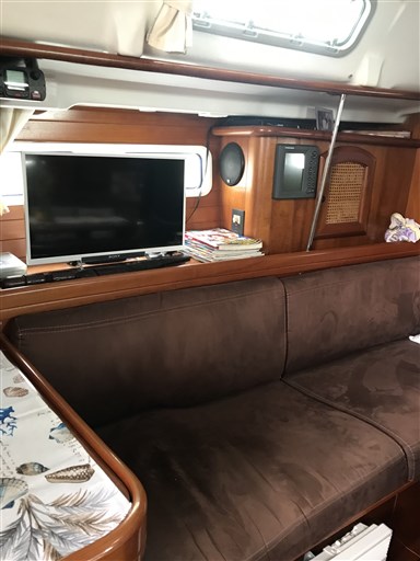 Beneteau Oceanis 411 2