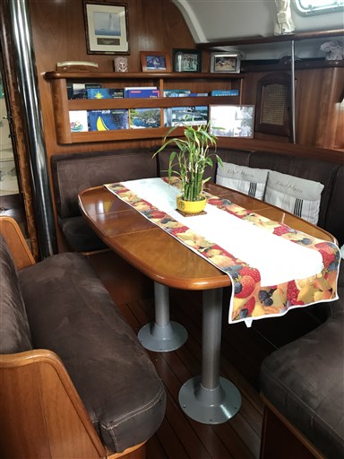 Beneteau Oceanis 411 1