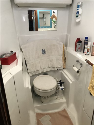 Beneteau Oceanis 411 4