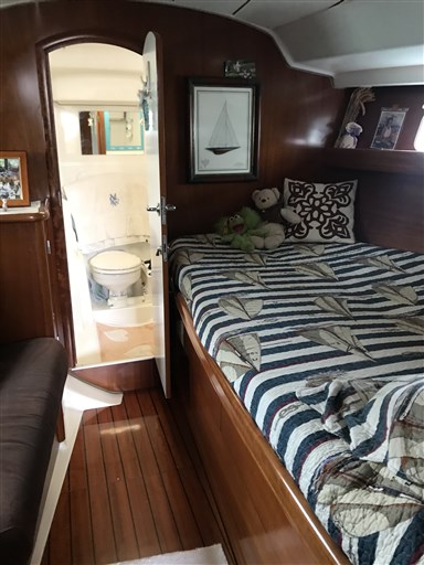 Beneteau Oceanis 411 6