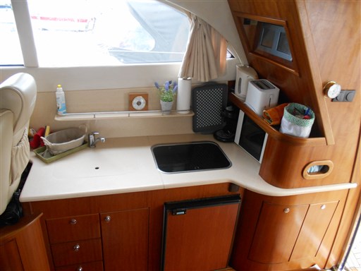 Galeon 330 Fly 13