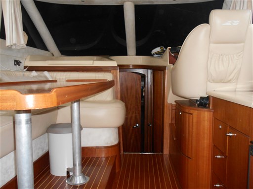 Galeon 330 Fly 7