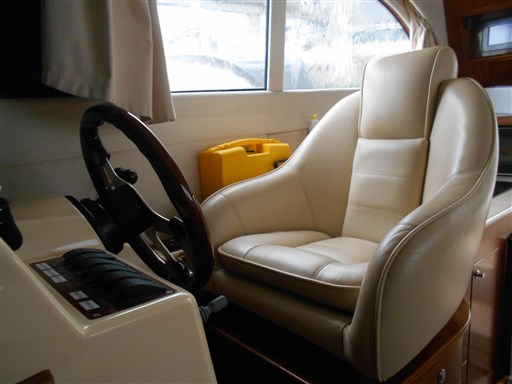 Galeon 330 Fly 7