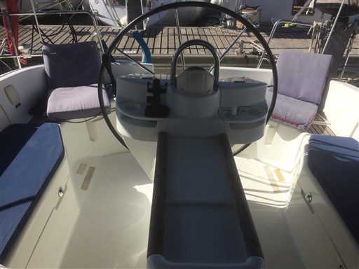 Beneteau Oceanis 411 12