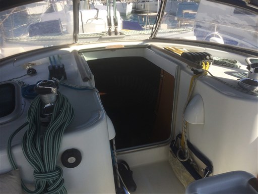 Beneteau Oceanis 411 10