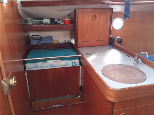Beneteau FIRST 285 18