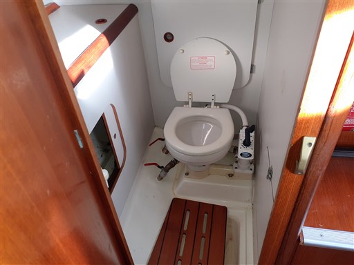 Beneteau FIRST 285 21