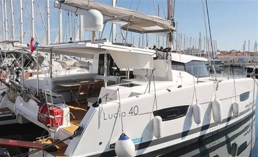 Fountaine Pajot Lucia 40