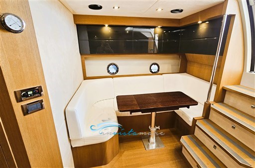 Atlantis 44 dinette