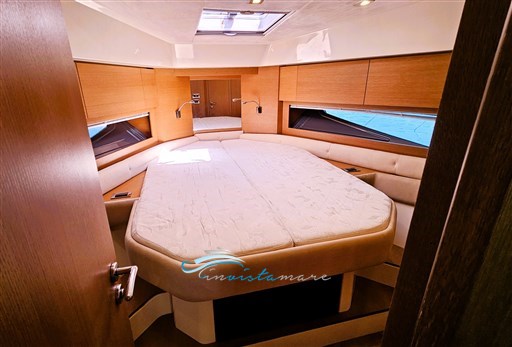 Atlantis 44 camera V prua