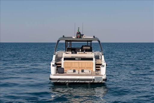 {E} Stern view