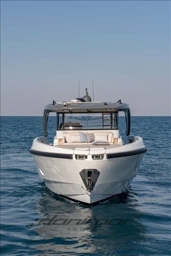 {E} Bow view