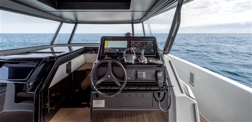 {E} Helm Station