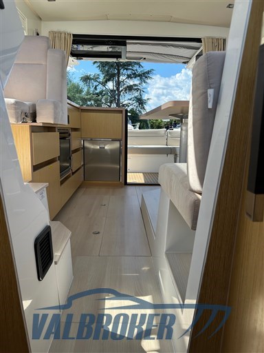 Sealine c335v verbella boat show (8)