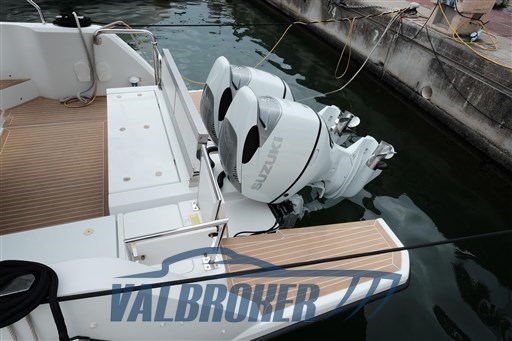 sealine 335 2021 foto giugno 2024 (11)