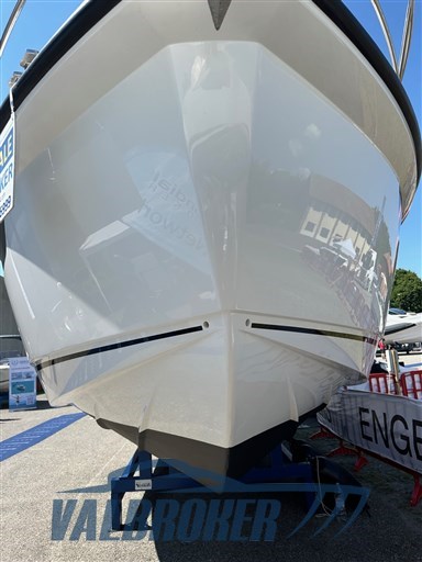 Sealine c335v verbella boat show (4)