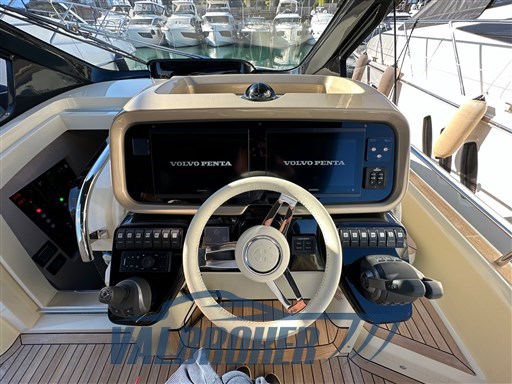 invictus 370 esterni (9)