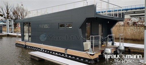 khbb5r78gf.jpg