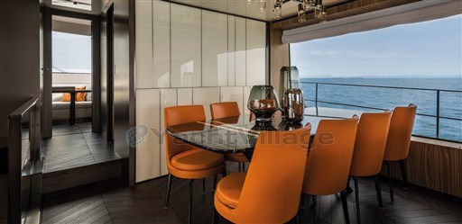 IMMAGINE DI REPERTORIO TAVOLO DA PRANZO