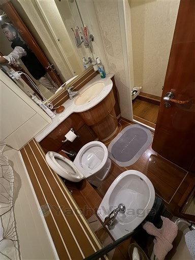 Ferretti 680 - 2002 (8).jpeg