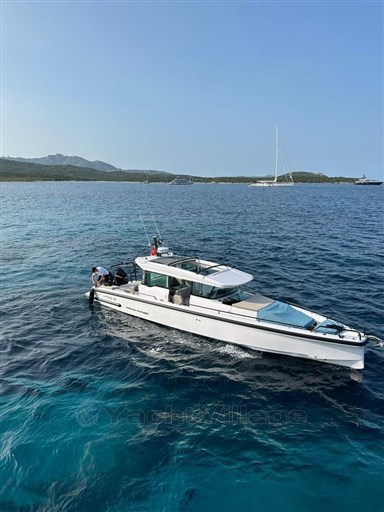 Axopar 37 Xc Cross Cabin