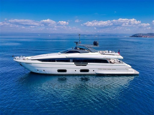 Ferretti Yachts 960