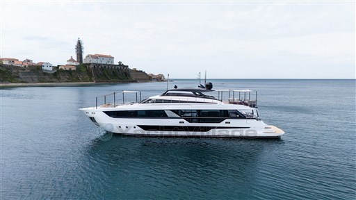 Ferretti Yachts 1000