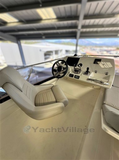 e2c72_pgvt9_cockpit_haut.jpg
