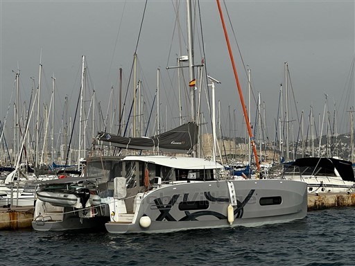 1c1bb_rslns_catamaran_excess_11_cap_med_4.jpg