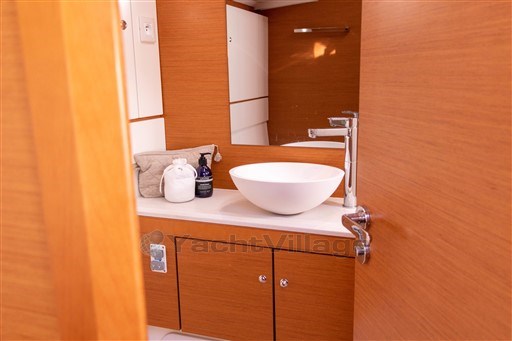 Jeanneau_Yachts_51_29_van_48.jpg