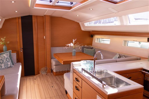 Jeanneau_Yachts_51_2_van_48.jpg