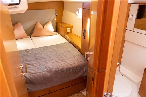 Jeanneau_Yachts_51_22_van_48.jpg