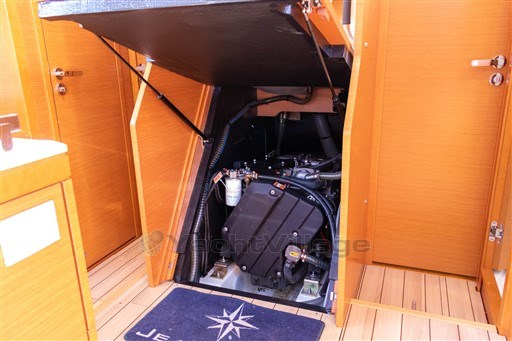 Jeanneau_Yachts_51_35_van_48.jpg
