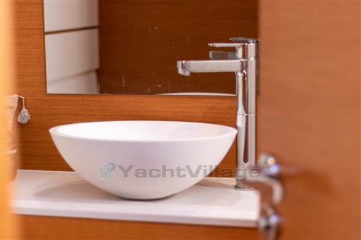 Jeanneau_Yachts_51_44_van_48.jpg