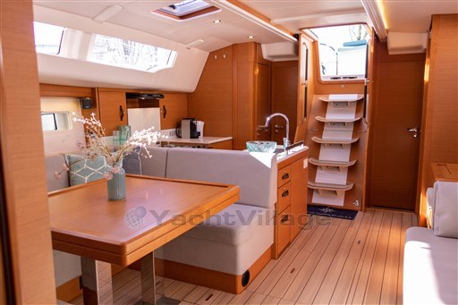 Jeanneau_Yachts_51_32_van_48.jpg