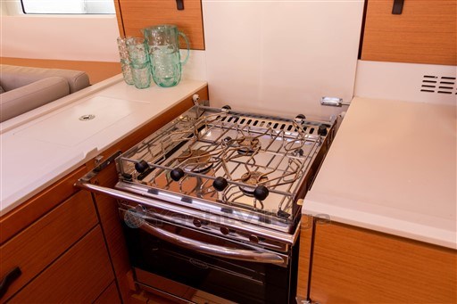 Jeanneau_Yachts_51_24_van_48.jpg